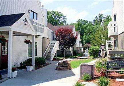 Gatehouse Suites East Lansing Bagian luar foto